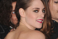 Kristen-stewart-vampy-makeup-side